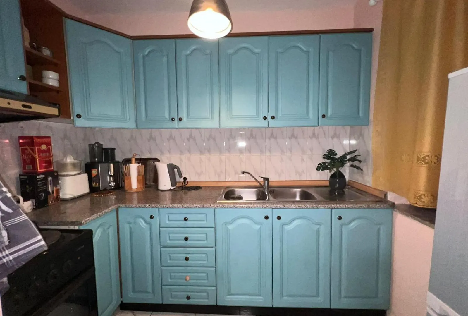 Kevin'S 3 Bedroom Apartment 티라나